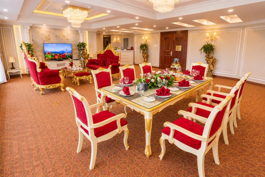 PRESIDENT SUITE