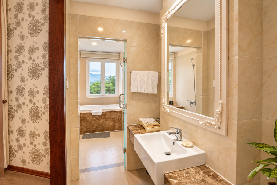 DELUXE FAMILY ROOM