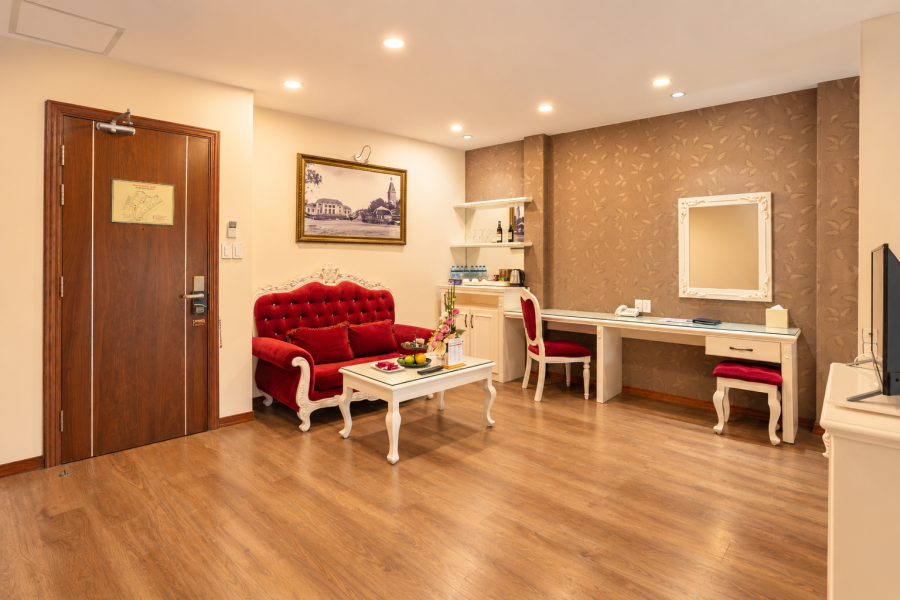 DELUXE FAMILY ROOM