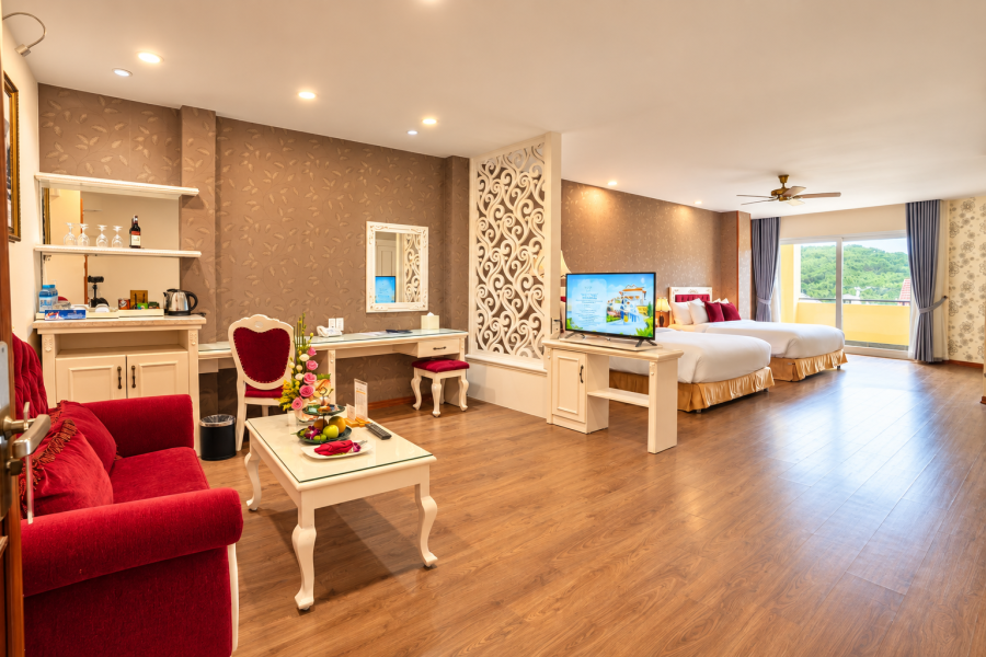 DELUXE FAMILY ROOM
