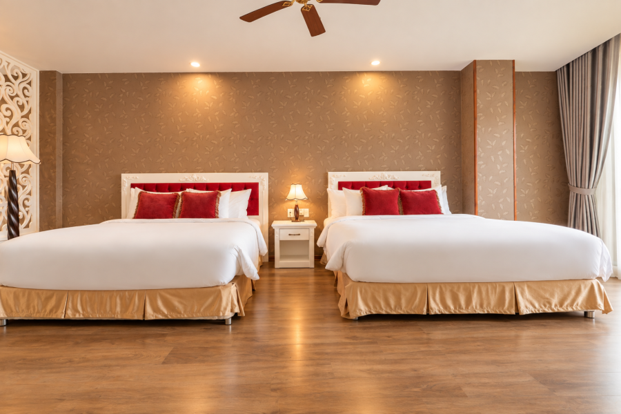 DELUXE FAMILY ROOM