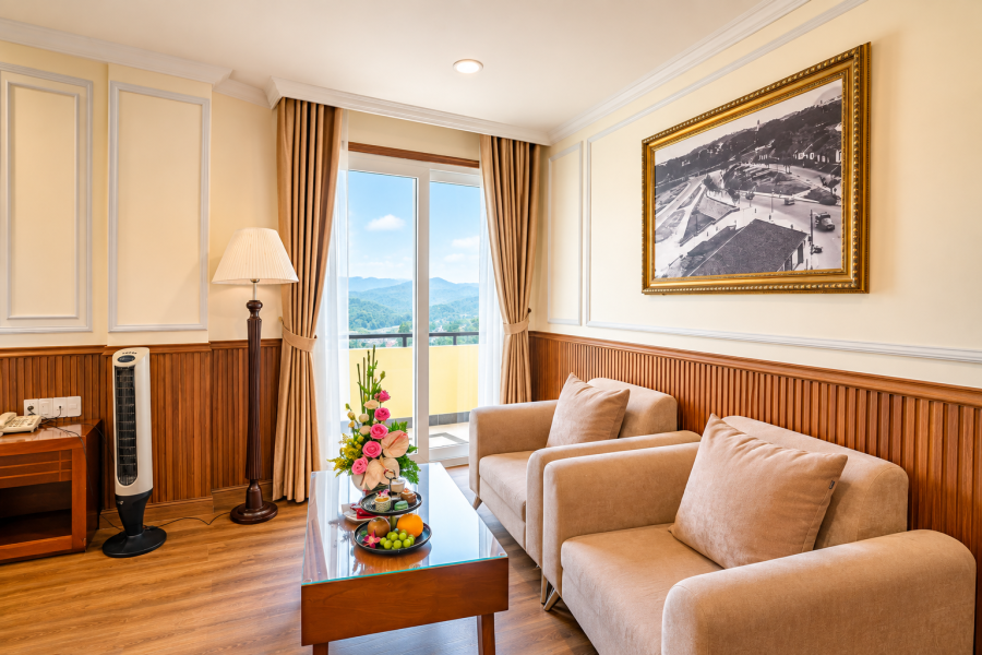 DELUXE ROOM