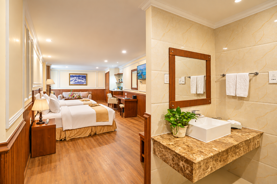 DELUXE ROOM