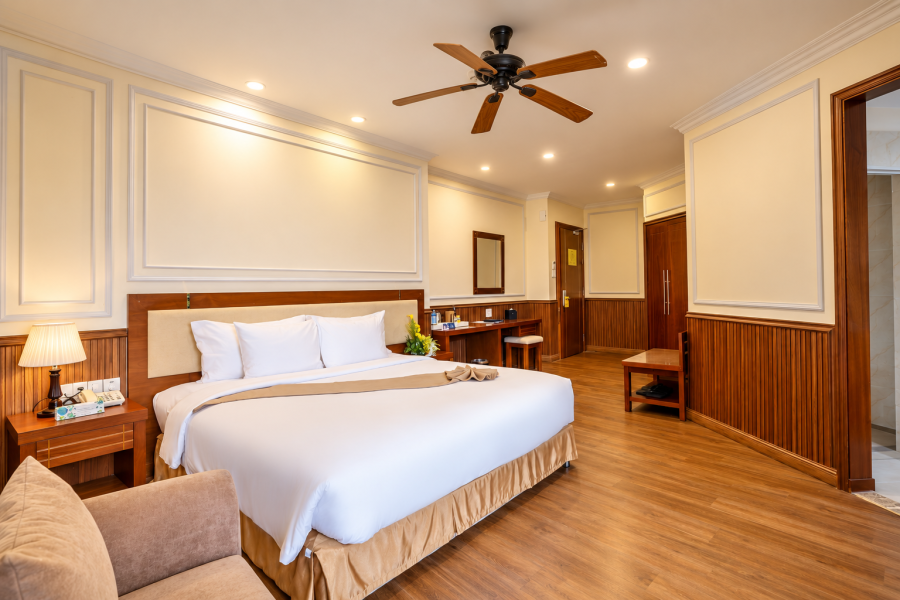 DELUXE ROOM