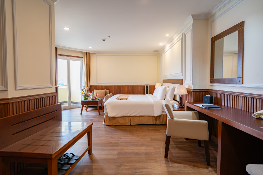 DELUXE ROOM