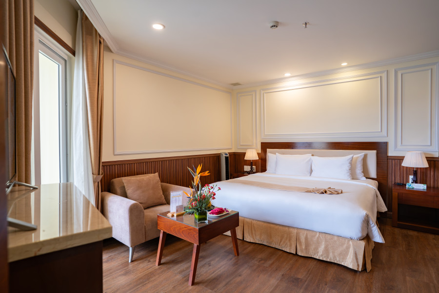 DELUXE ROOM