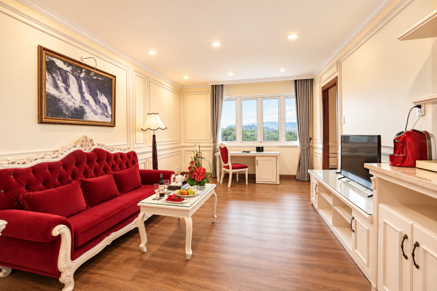 EXECUTIVE SUITE