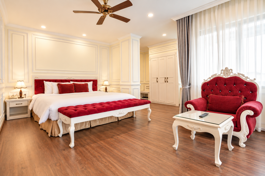 EXECUTIVE SUITE