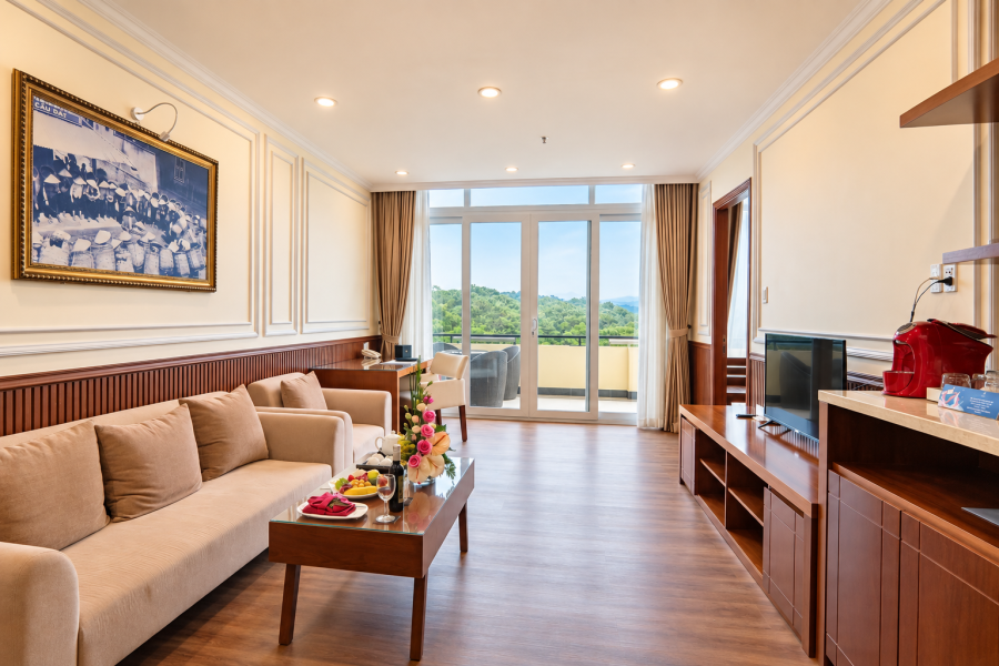 EXECUTIVE SUITE