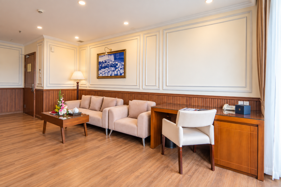 EXECUTIVE SUITE