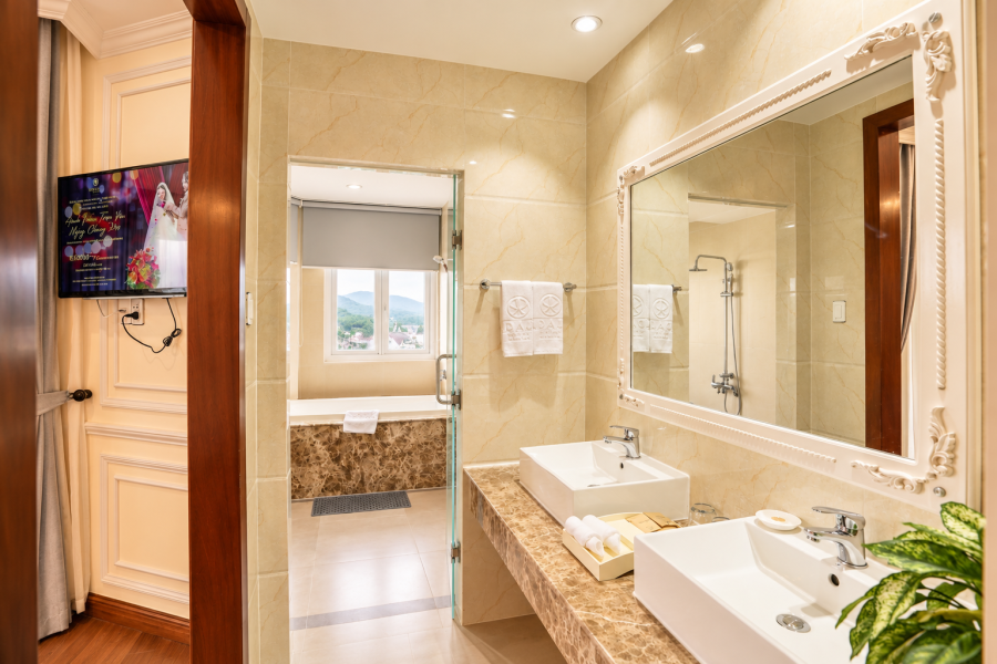 EXECUTIVE SUITE